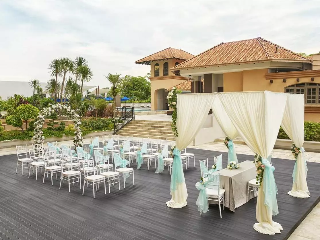 Orchard Rendezvous Hotel (Copy).jpg